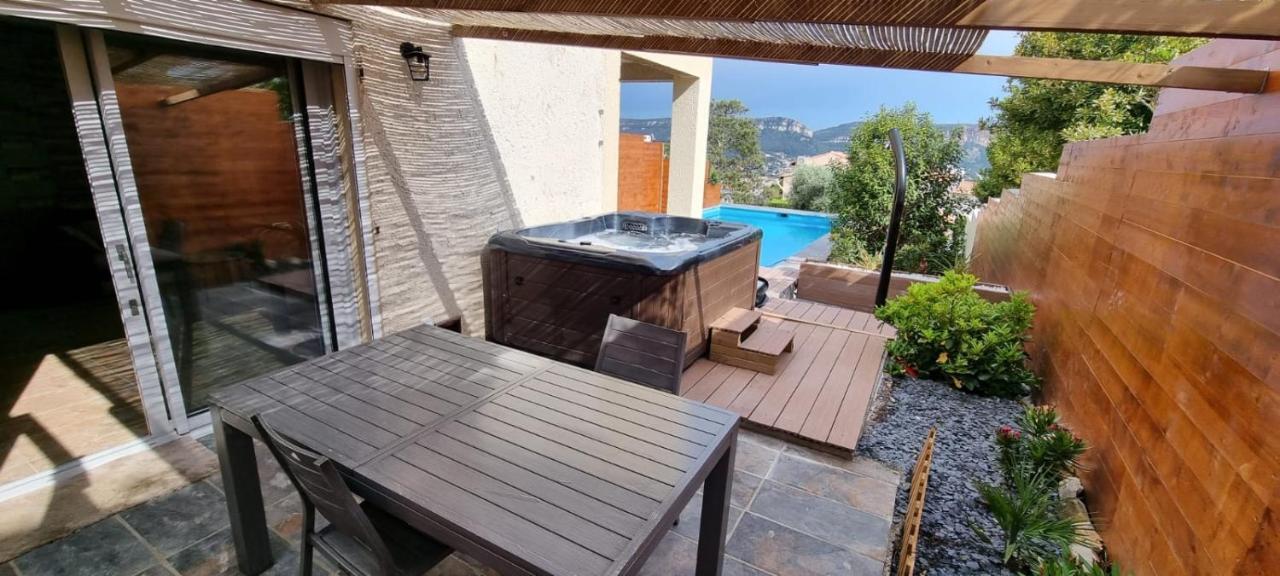Rêves de vie, appartement vue mer, piscine non chauffée et spa privatifs Cassis Esterno foto