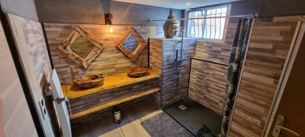Rêves de vie, appartement vue mer, piscine non chauffée et spa privatifs Cassis Esterno foto
