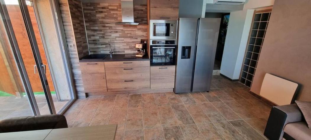 Rêves de vie, appartement vue mer, piscine non chauffée et spa privatifs Cassis Esterno foto