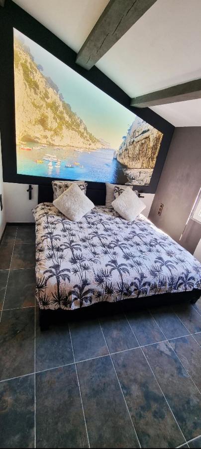 Rêves de vie, appartement vue mer, piscine non chauffée et spa privatifs Cassis Esterno foto