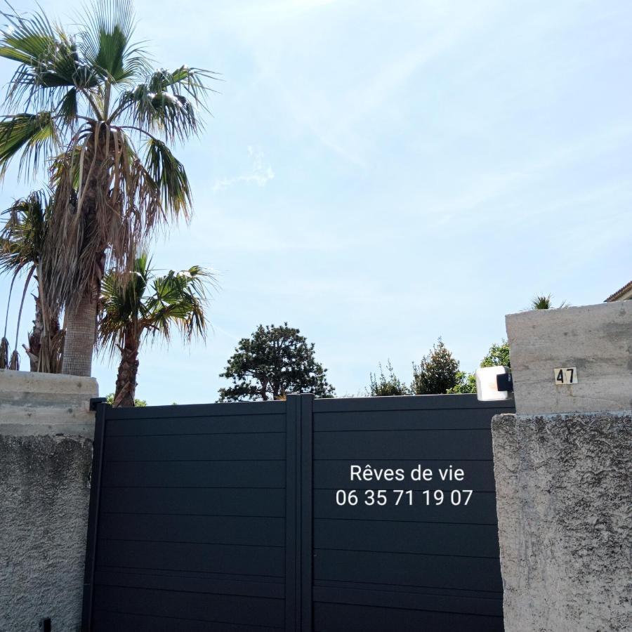 Rêves de vie, appartement vue mer, piscine non chauffée et spa privatifs Cassis Esterno foto